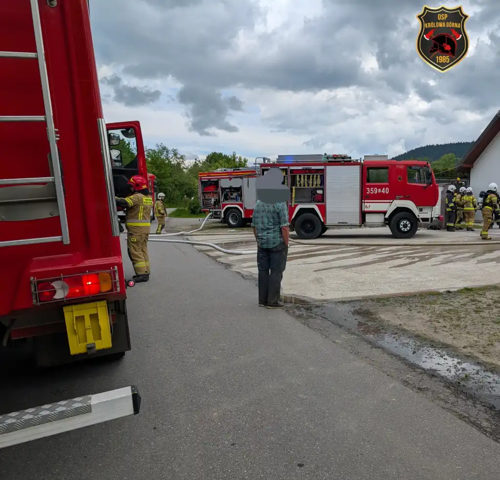 Pożar stolarni w Królowej Górnej. Interweniowało aż 10 zastępów straży