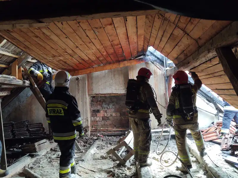 Pożar w zakładzie stolarskim w Chełmcu