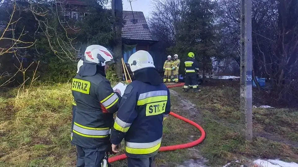 Pożar w Kasinie Wielkiej. Paliło się na poddaszu budynku mieszkalnego