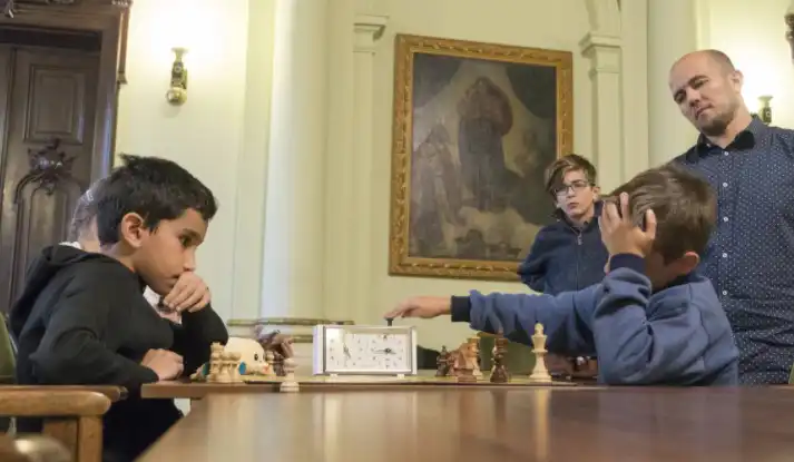 W ratuszu grali w szachy