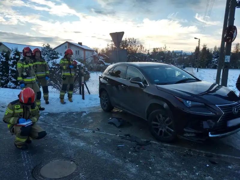 Kolizja trzech samochodów osobowych na ul. Radzieckiej w Nowym Sączu