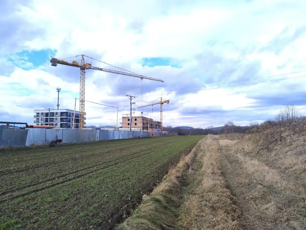 Trwa budowa nowoczesnych bloków z mieszkaniami w Starym Sączu