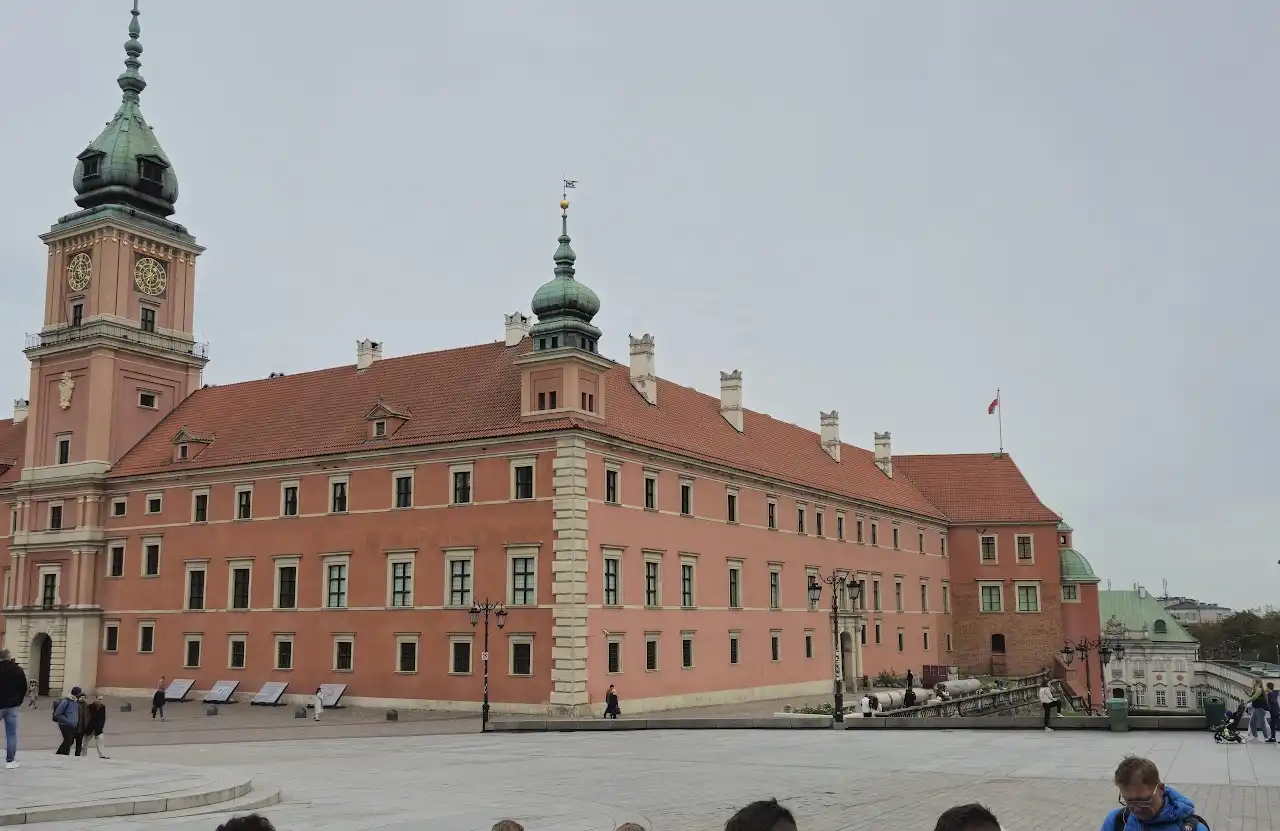 Warszawska przygoda z historią i nauką. Wycieczka uczniów z Kasiny Wielkiej