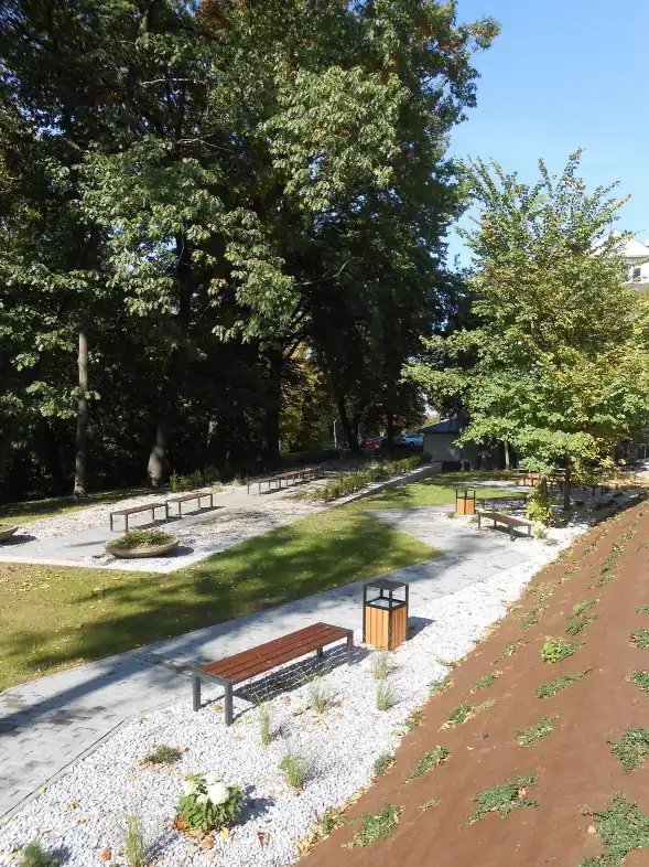 Teren przy sądeckim szpitalu zrewitalizowany