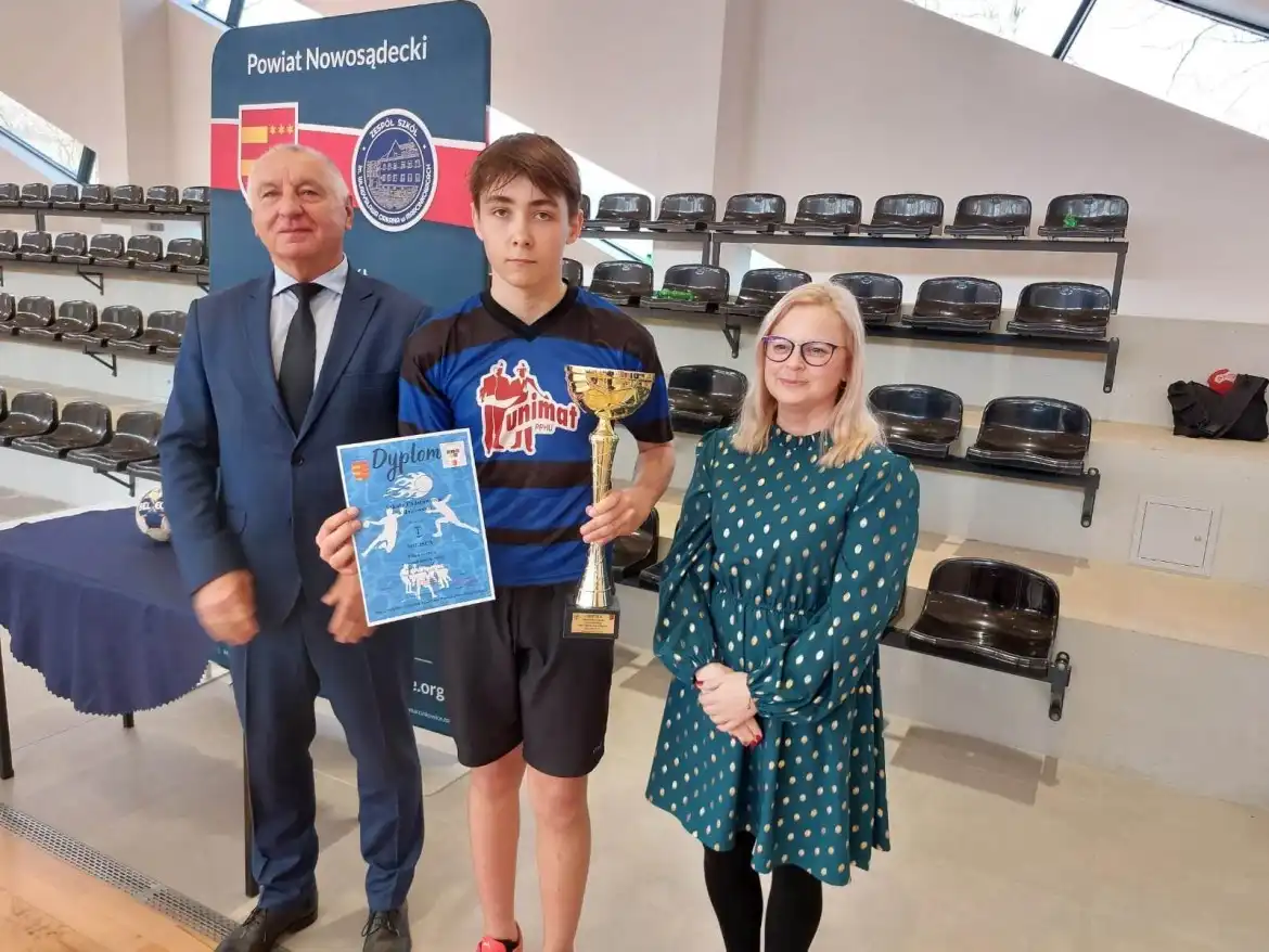 Szczypiorniści ze SP w Jazowsku najlepsi podczas Mistrzostw Powiatu w Piłce Ręcznej Chłopców