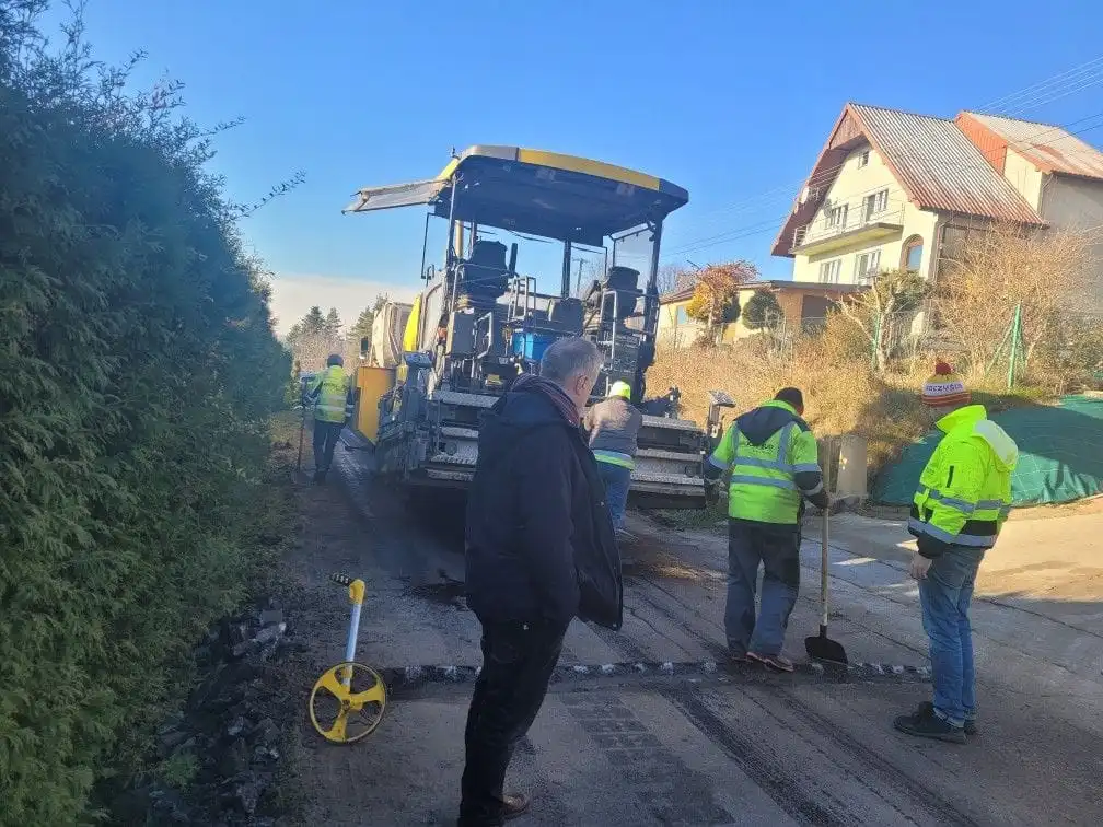 Bezpieczniejsza droga w Tropiu. Ruszył remont na odcinku Habalina-Sarys