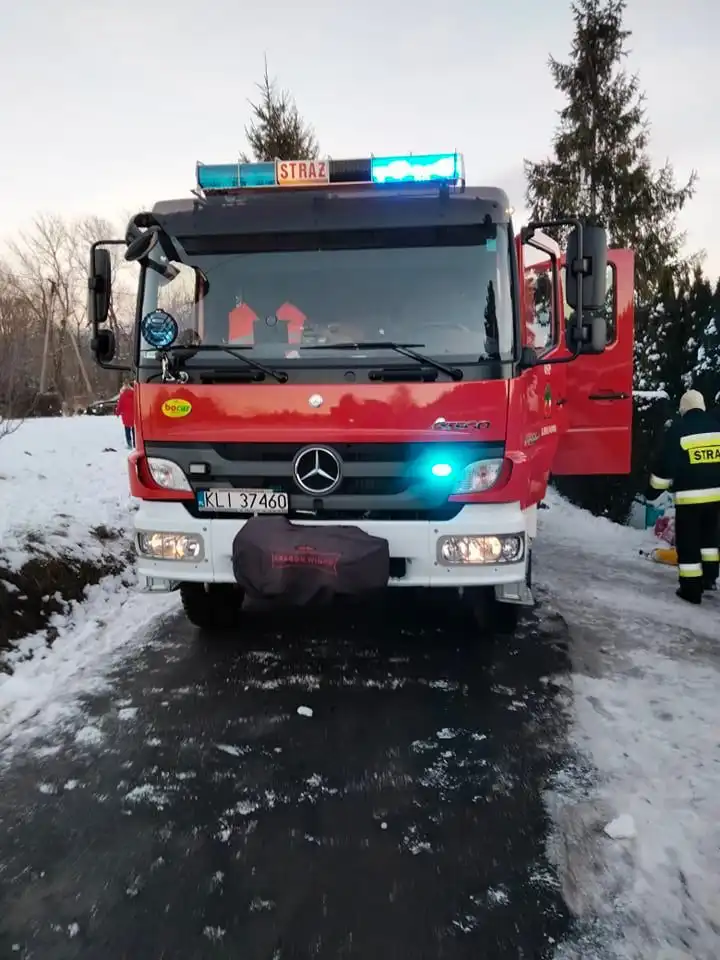 Lipowe: Pożar garażu w budynku mieszkalnym. Jedna osoba poszkodowana