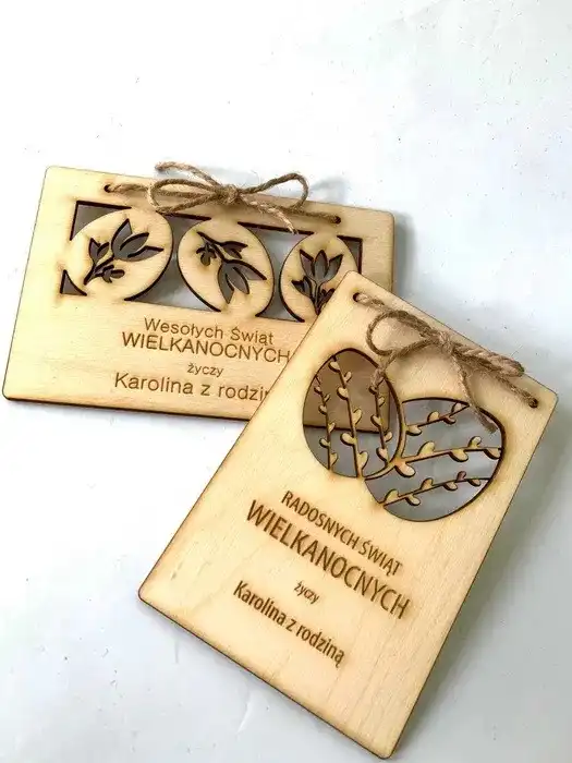 W ZAZ w Nawojowej osoby z niepełnosprawnościami robią świąteczne ozdoby