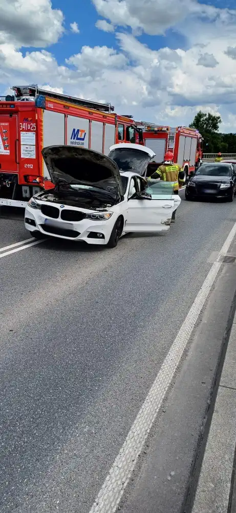 Wypadek w Nowym Sączu. Zderzyły się trzy osobówki