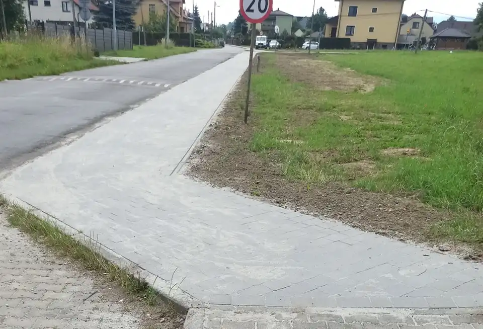 Nowy Sącz: Zakończono budowę chodnika przy ul. Bohaterów Orła Białego