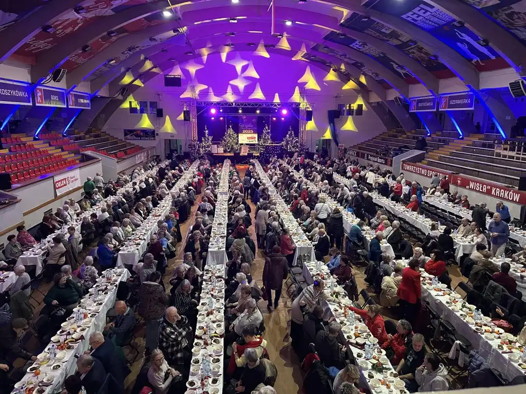 Wigilia dla Samotnych 2025. Tysiąc osób przy wspólnym wigilijnym stole w Krakowie