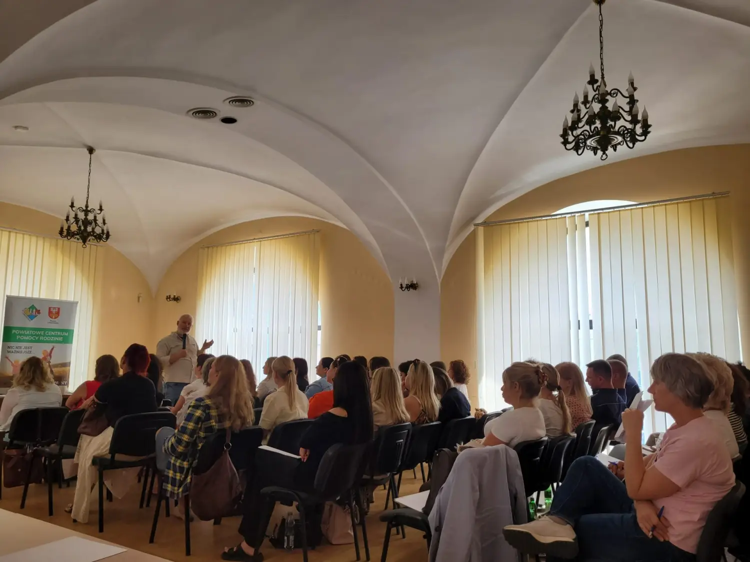 Jak radzić sobie z „trudnym klientem”? W Limanowej szkolili pracowników wielu instytucji