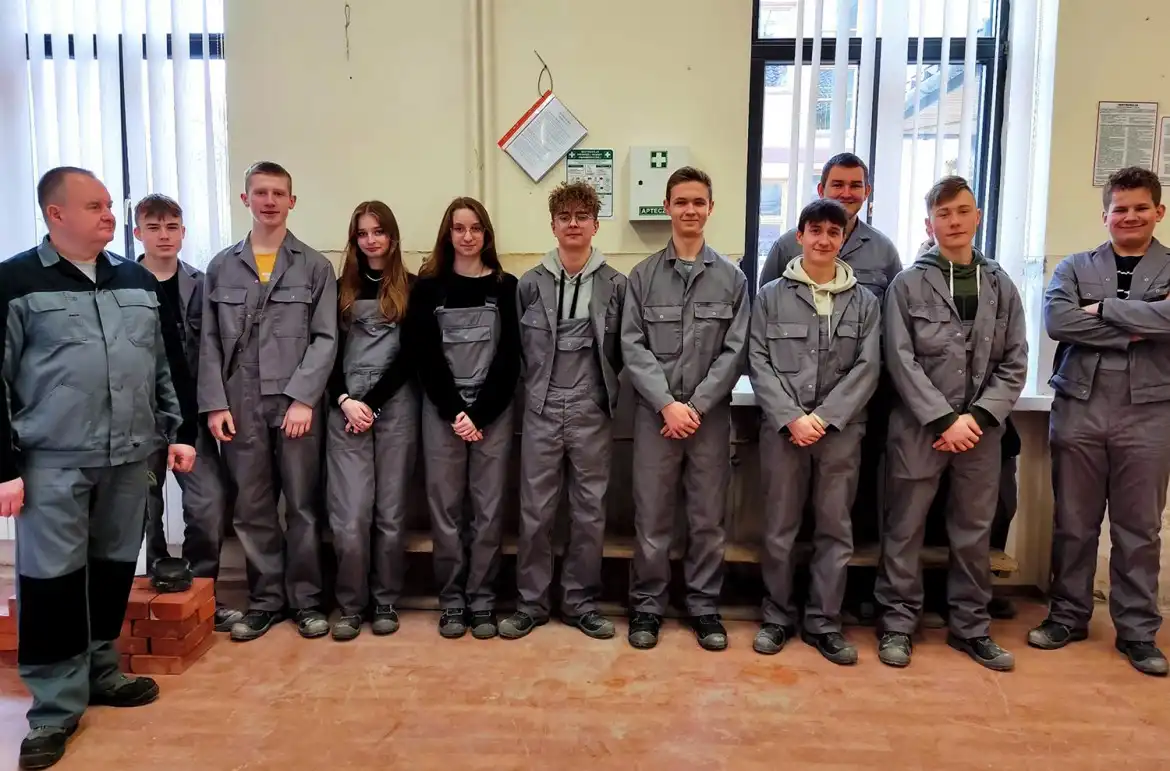 ZS w Łącku: świeżutkie rogaliki i warsztaty budowlane podczas Dnia otwartego