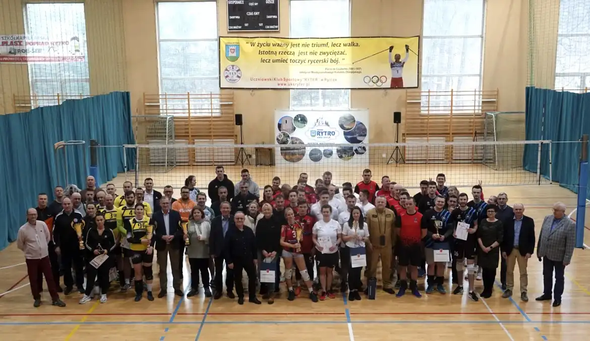 Sądeccy policjanci z 2. miejscem w Turnieju Piłki Siatkowej w Rytrze