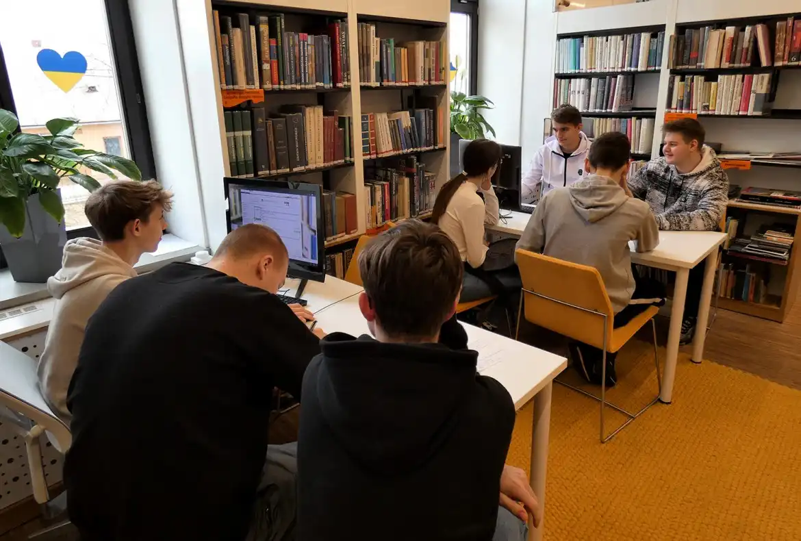 Młodzież z ZS w Starym Sączu wzięła udział w spotkaniu inaugurującym projekt edukacyjno-wychowawczy „Był sobie sztetl…”