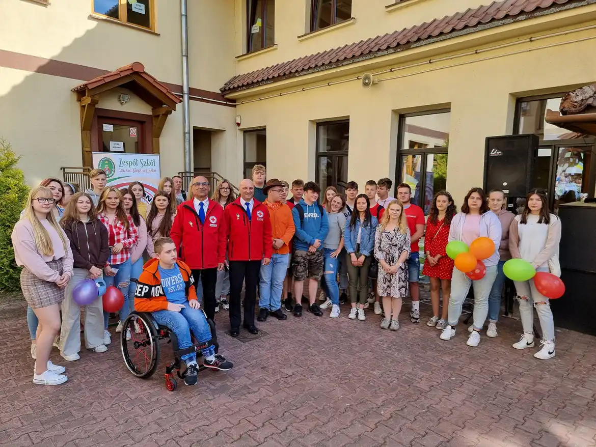 Uczniowie ZS w Łącku wzięli udział w 11. edycji wydarzenia pod hasłem Baw się dobrze! #NIEspieczRaka