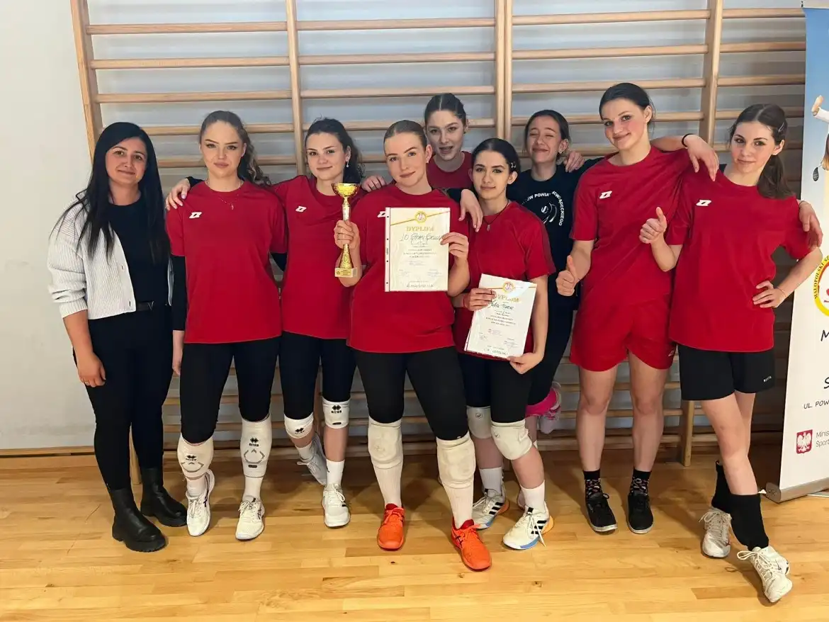 Siatkarki z LO w Starym Sączu Mistrzyniami Rejonu w Piłce Siatkowej Dziewcząt