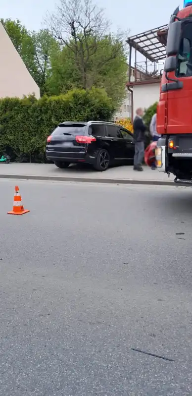 Kolizja na ul. Paderewskiego. Zderzyły się dwie osobówki