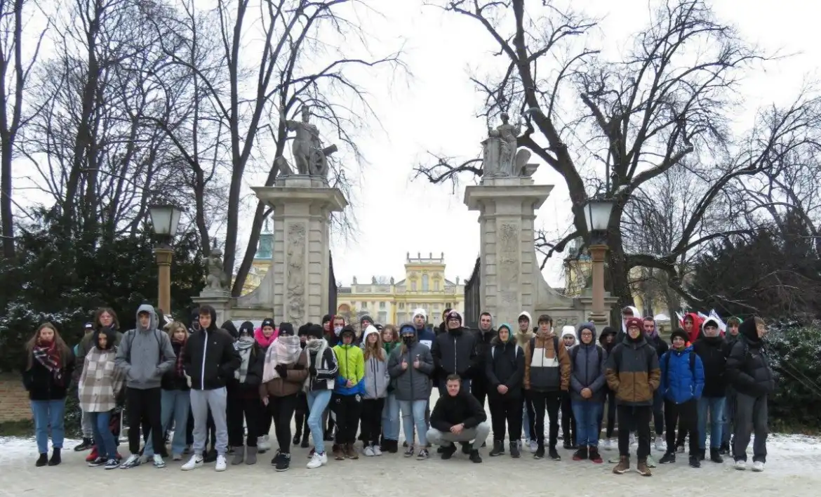 Uczniowie z ZS w Marcinkowicach poznawali Polskę