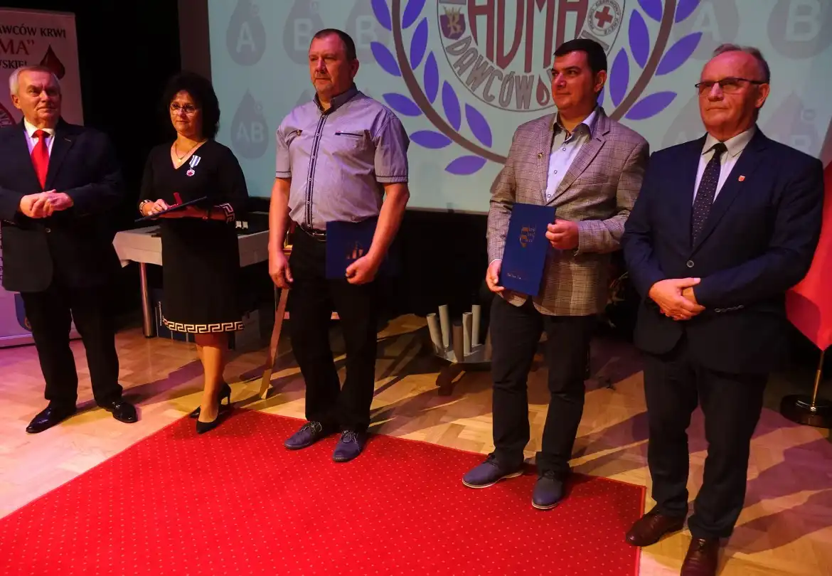 Sztandar HDK 'ADMA' w Grybowie poświęcony. Wyróżnienia dla krwiodawców