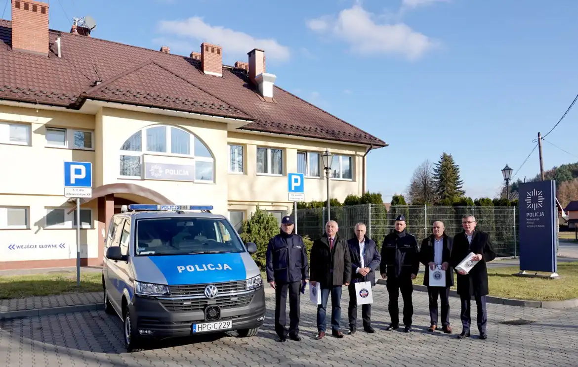 Starosądeccy policjanci mają nowy radiowóz
