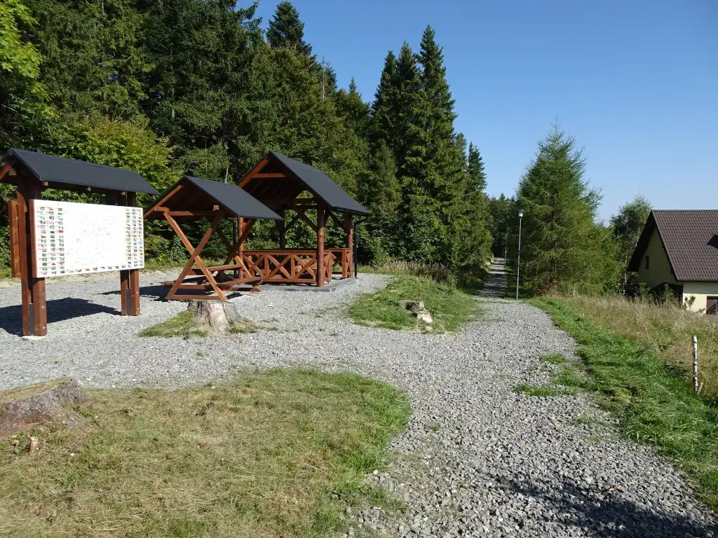 Powiat Limanowski: Dokonano odbioru wyremontowanych dróg i szlaku turystycznego na Mogielicę