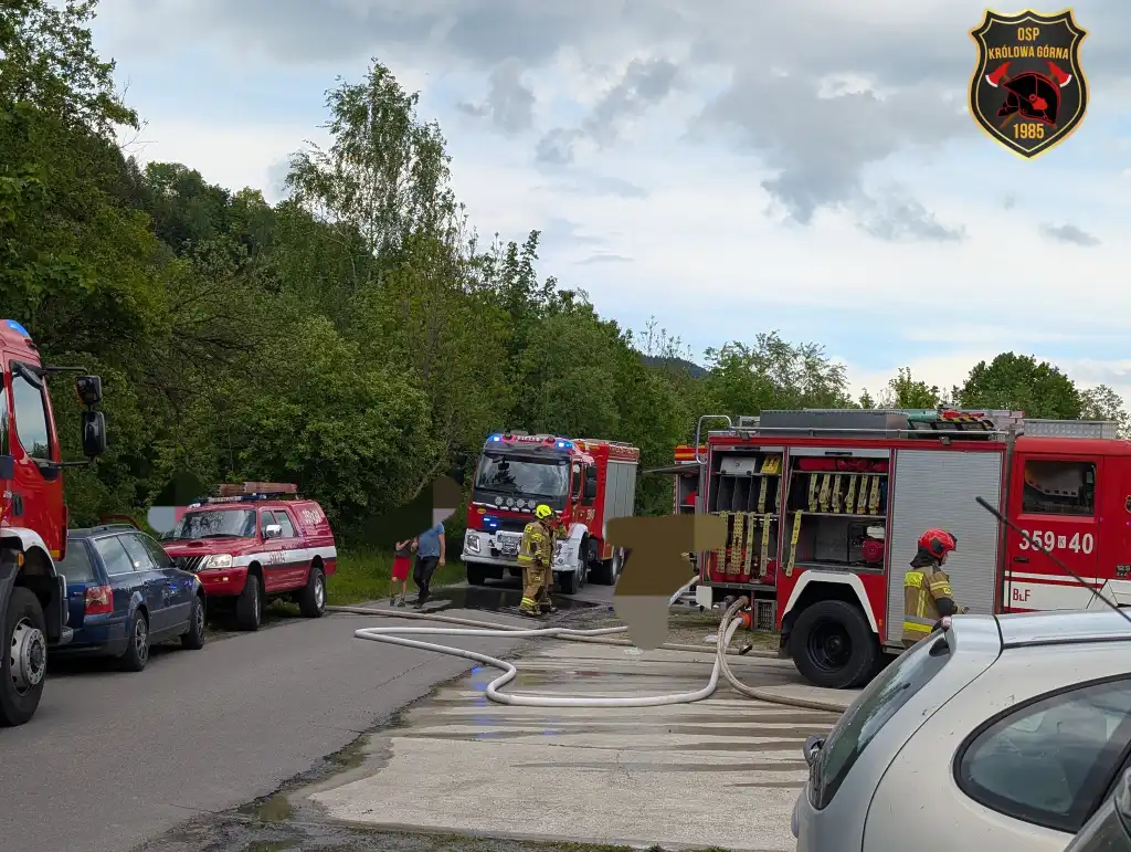 Pożar stolarni w Królowej Górnej. Interweniowało aż 10 zastępów straży