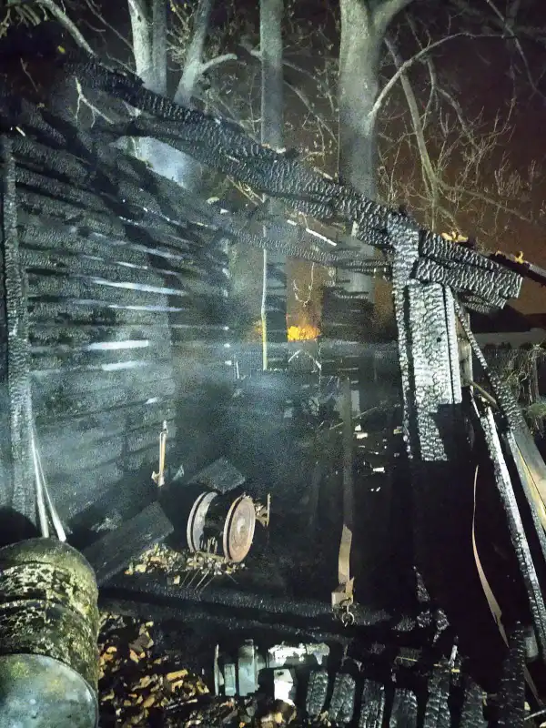 Barcice: spłonęły trzy budynki gospodarcze. Z ogniem walczyło 14 zastępów straży