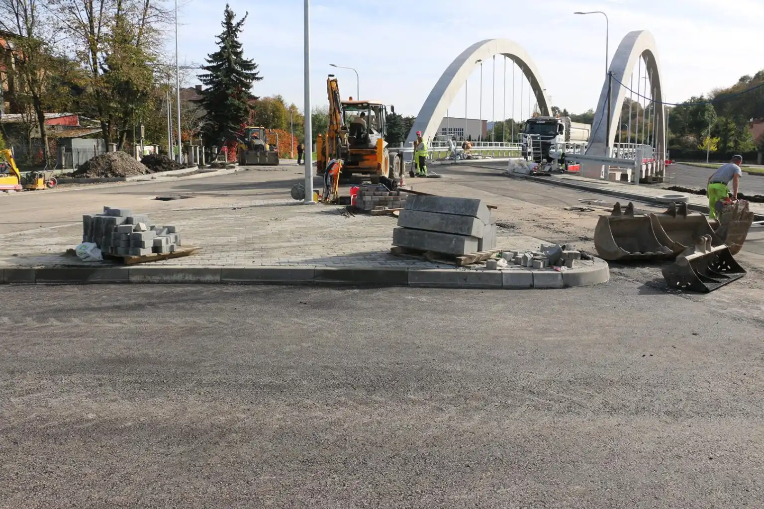 Limanowa: Pierwsze warstwy asfaltu na moście w ciągu ul. Lipowej