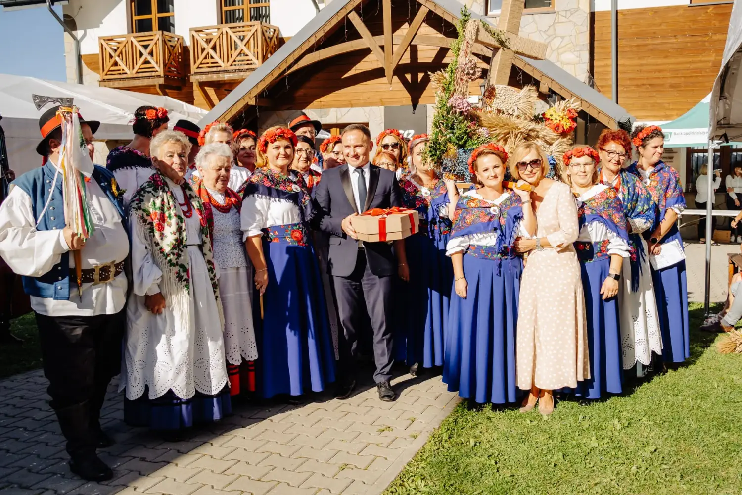 Barwny korowód tradycji w Ptaszkowej. Gmina Grybów świętowała zakończenie żniw