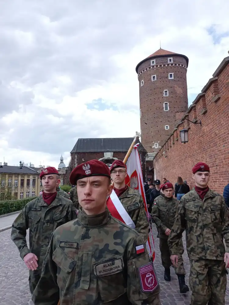 Uczniowie Zespołu Szkół w Marcinkowicach uczestniczyli w uroczystości patriotycznej w Krakowie