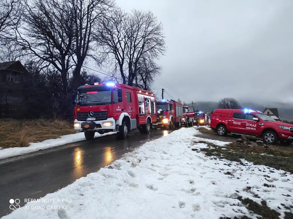 Pożar w Kasinie Wielkiej. Paliło się na poddaszu budynku mieszkalnego