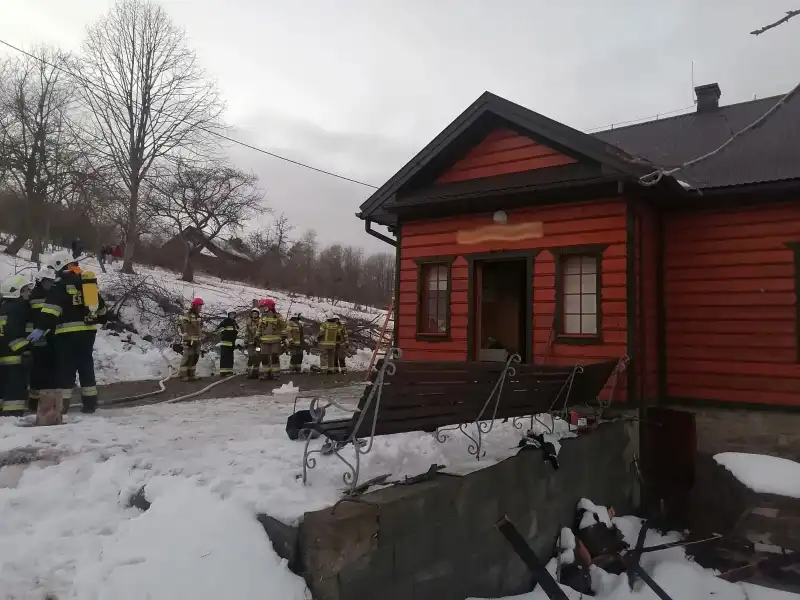 Pożar budynku mieszkalnego w Stańkowej. Akcja gaśnicza trwała blisko trzy godziny
