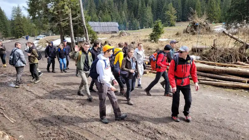 Szkolne Koło Ligi Ochrony Przyrody w ZS w Starym Sączu wyruszyło na poszukiwanie wiosny