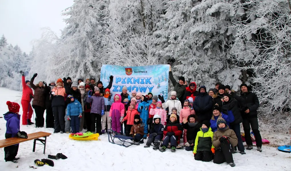 Śnieg, zabawa i kulig. Tak mieszkańcy Słopnic powitali ferie