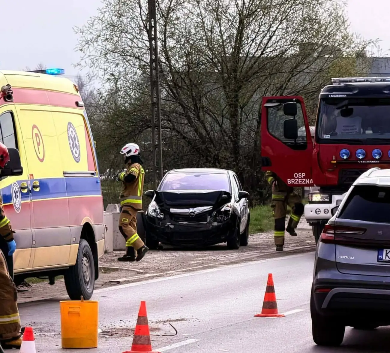 Kolizja na trasie Brzezna-Wysokie. Dwa auta rozbite