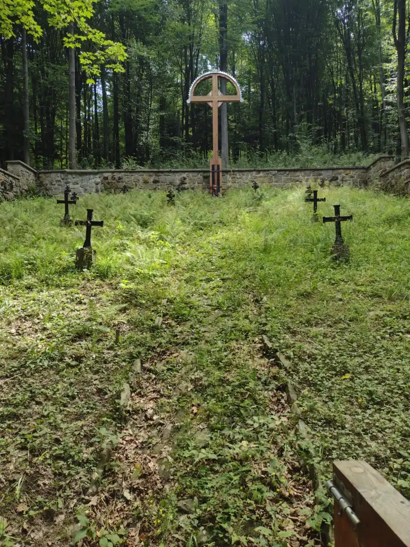 Funkcjonariusze KaOSG porządkowali cmentarze wojenne na ziemi gorlickiej