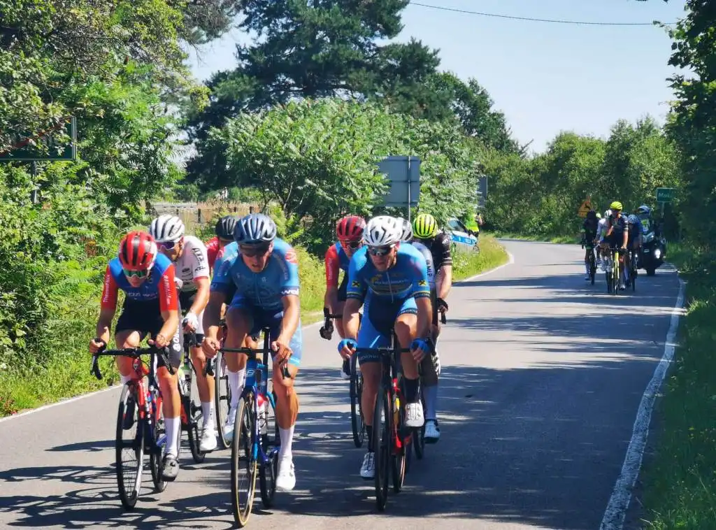 „Międzynarodowy wyścig kolarski Memoriał Jana Magiery”. Sądeccy policjanci zabezpieczali trasę przejazdu zawodników