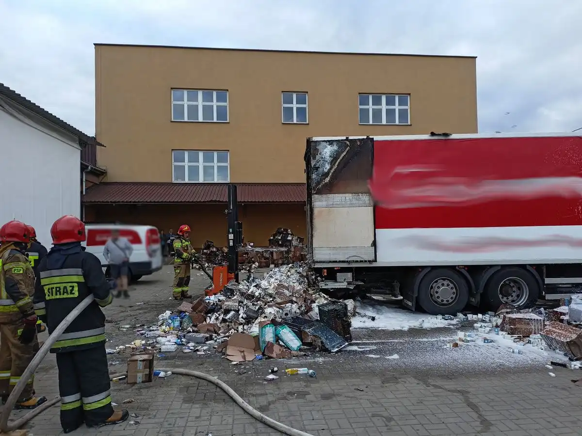 Nowy Sącz: Pożar ciężarówki przewożącej leki