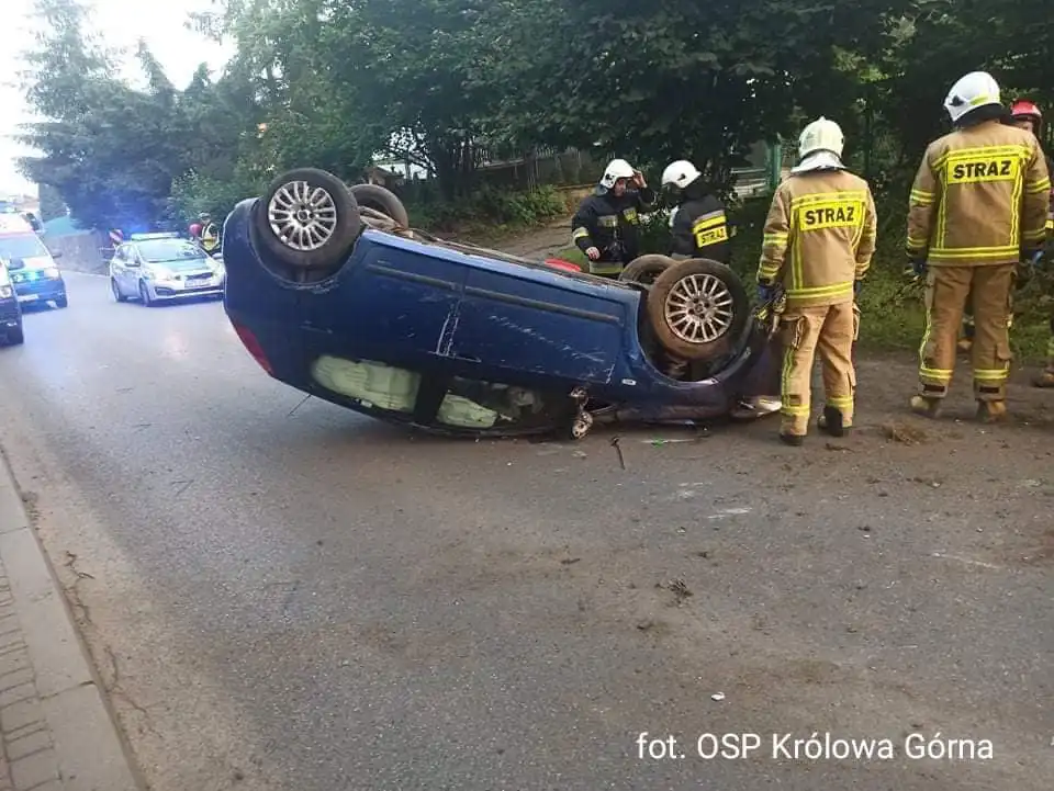 W Kamionce Wielkiej dachował samochód osobowy