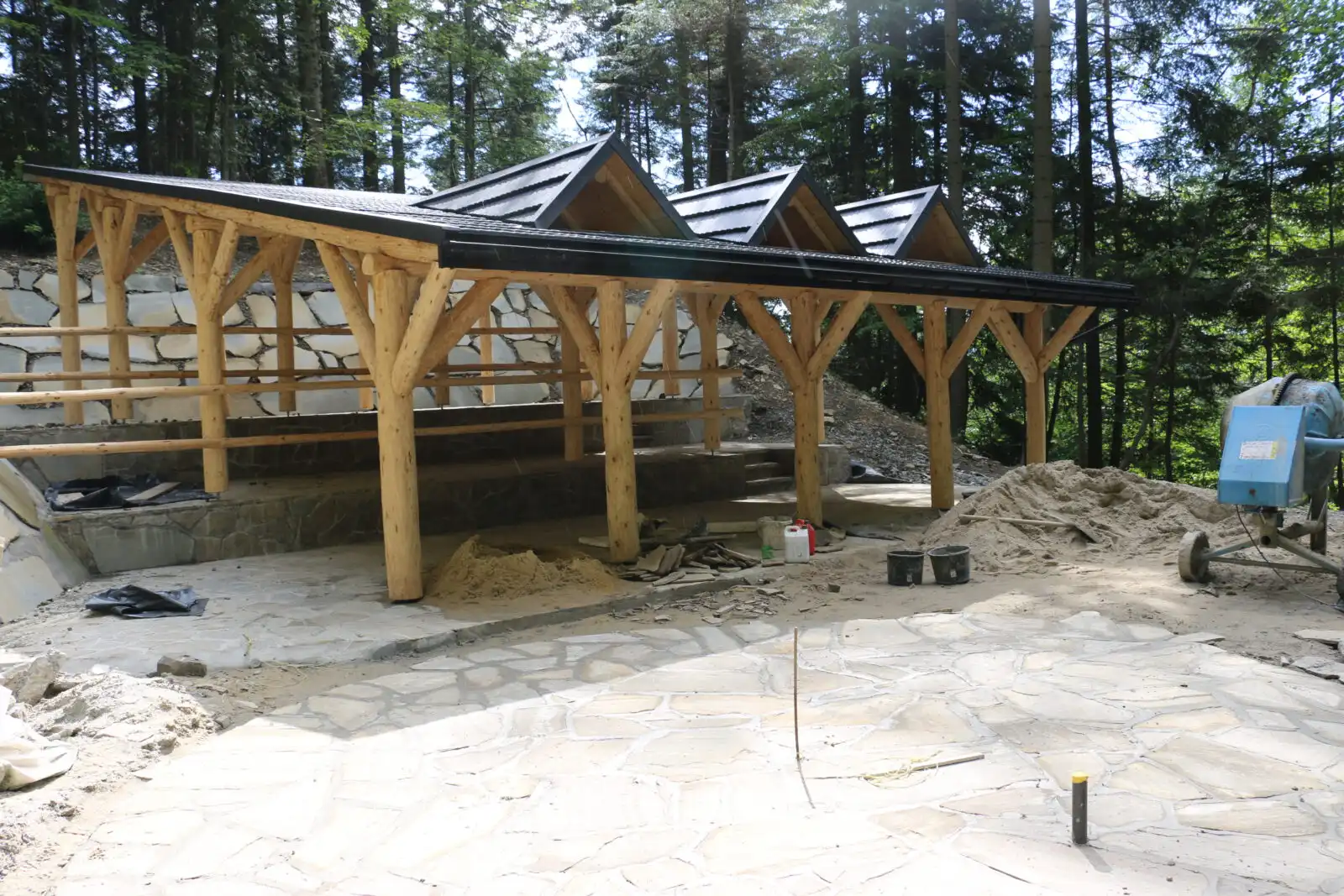 Limanowa: Przy ul. Kasprowicza w tzw. kamieniołomie powstaje nowa infrastruktura turystyczna