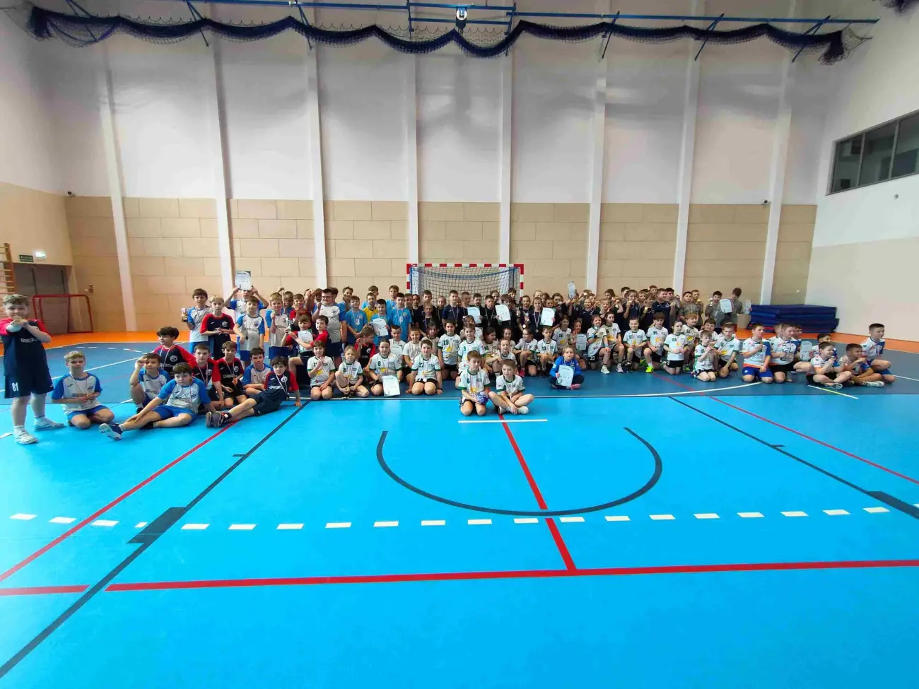 Sportowa energia najmłodszych. Turniej mini piłki manualnej za nami