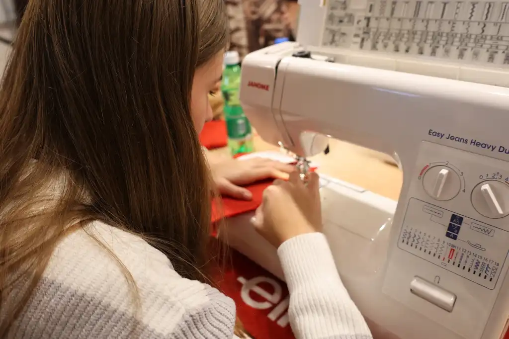 Stare ubrania w nowym wydaniu. Warsztaty REDESIGN w Łososinie Dolnej