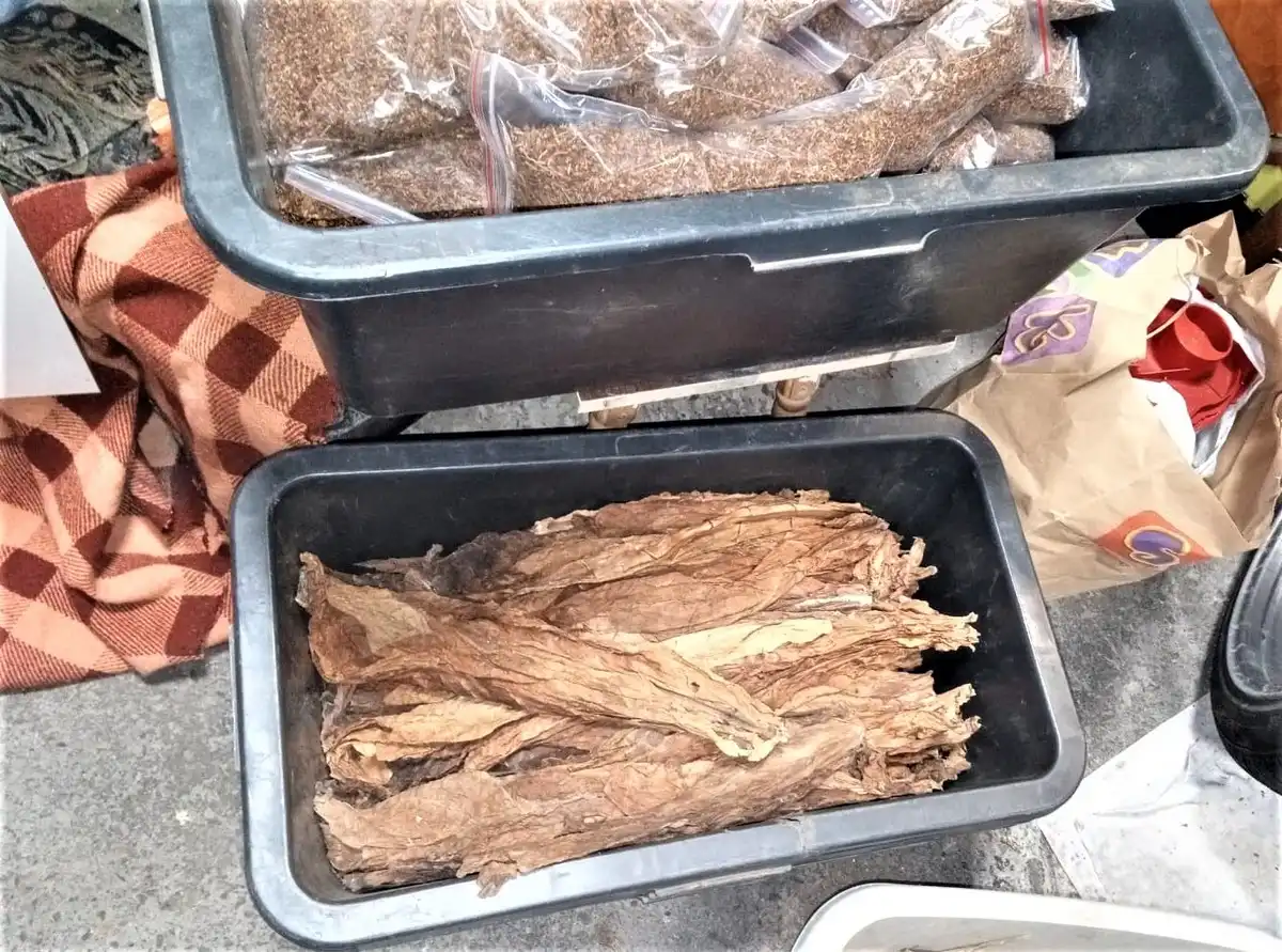 Właściciel nielegalnego tytoniu w rękach sądeckich policjantów. Grozi mu wysoka grzywna