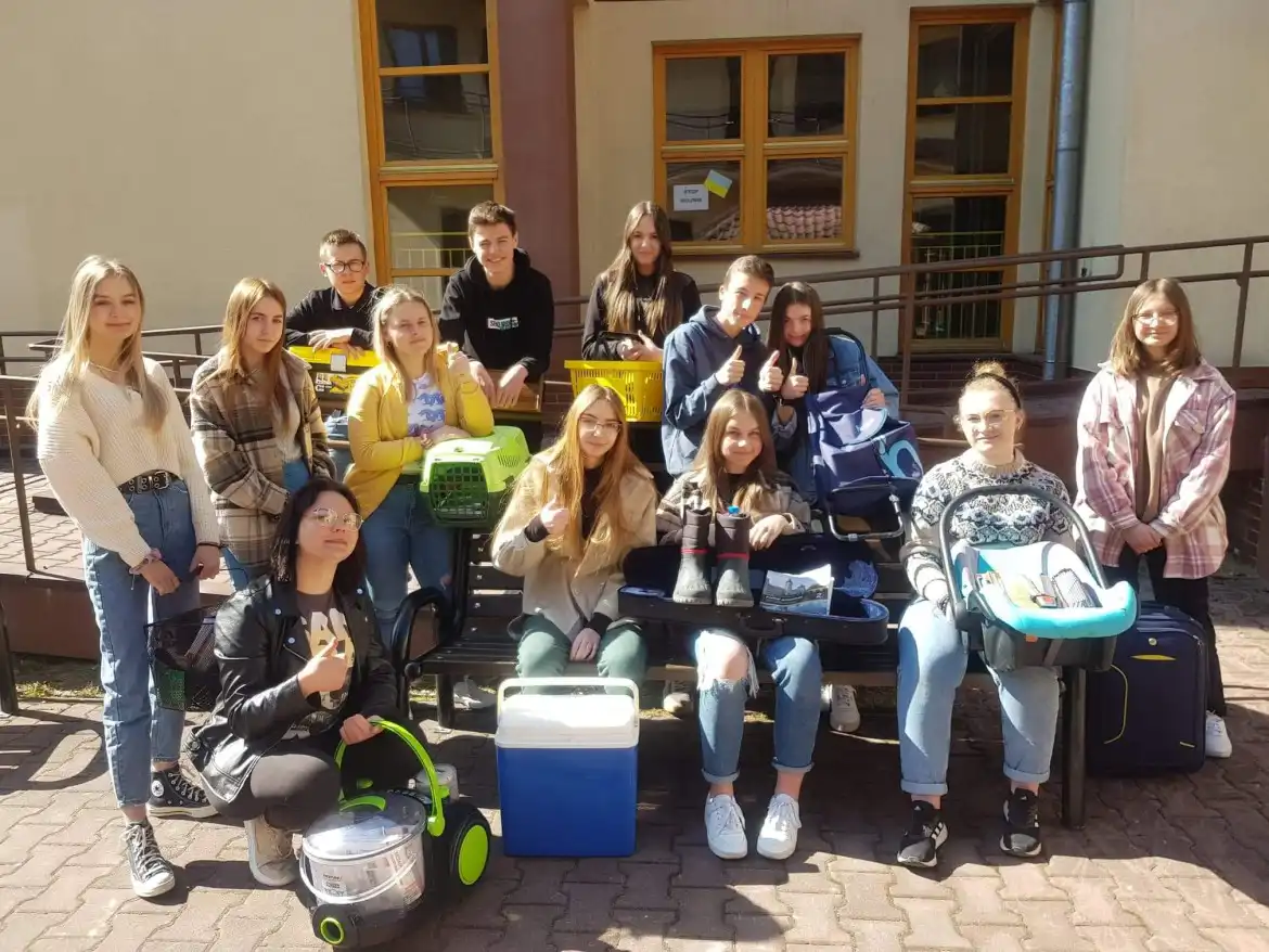 ZS w Łącku: podręczniki na podnośniku