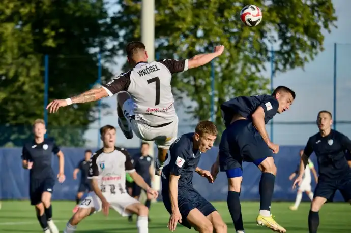 W piątkowym meczu 2. kolejki Sandecja przegrywa ze Skrą Częstochowa