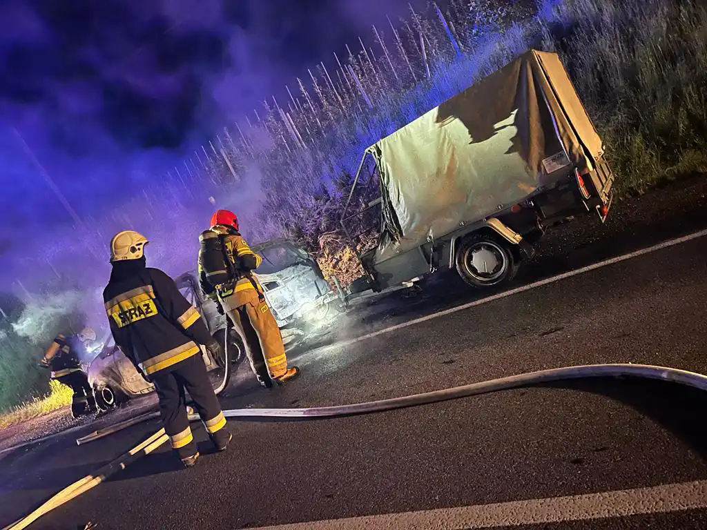 Pożar na DK75 w Tęgoborzy. Płonęła osobówka z przyczepą