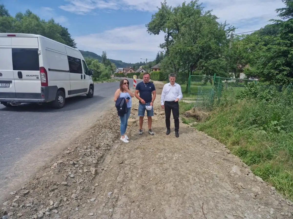 Budowa chodników na terenie gminy Kamionka Wielka ruszyła. Widać już pierwsze efekty