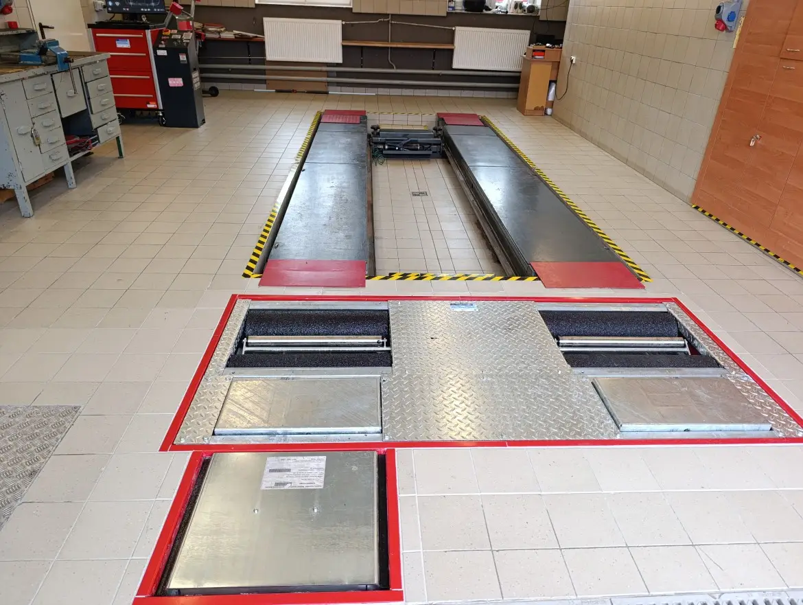 Sprawdzą hamulce, amortyzatory i zbieżność. Nowy sprzęt trafił do szkoły w Grybowie