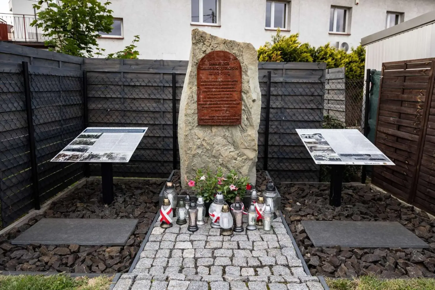 Limanowa uczciła pamięć ofiar Zagłady. Znicze przy „Głazie Pamięci”
